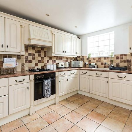 Edridge Lodge Photo Id Required Кройдон Екстериор снимка