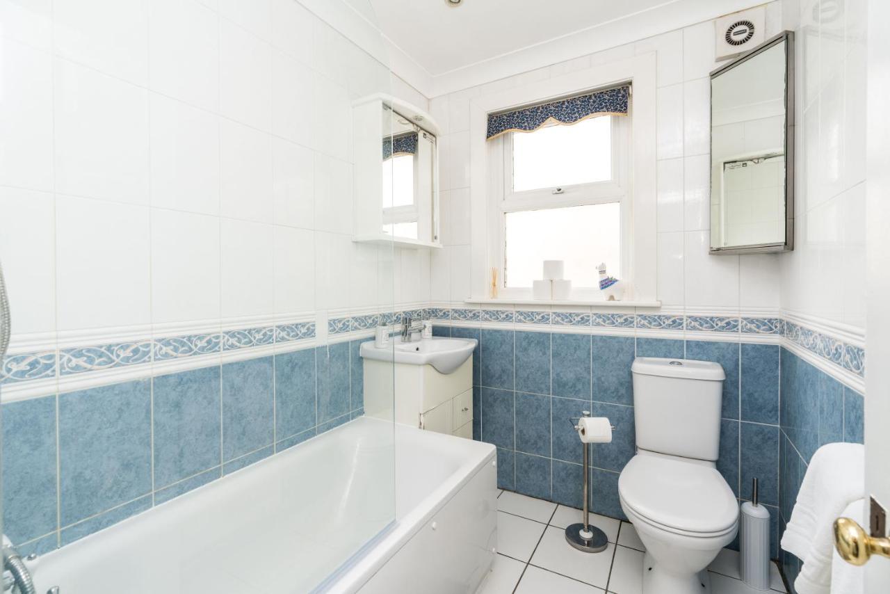 Edridge Lodge Photo Id Required Кройдон Екстериор снимка