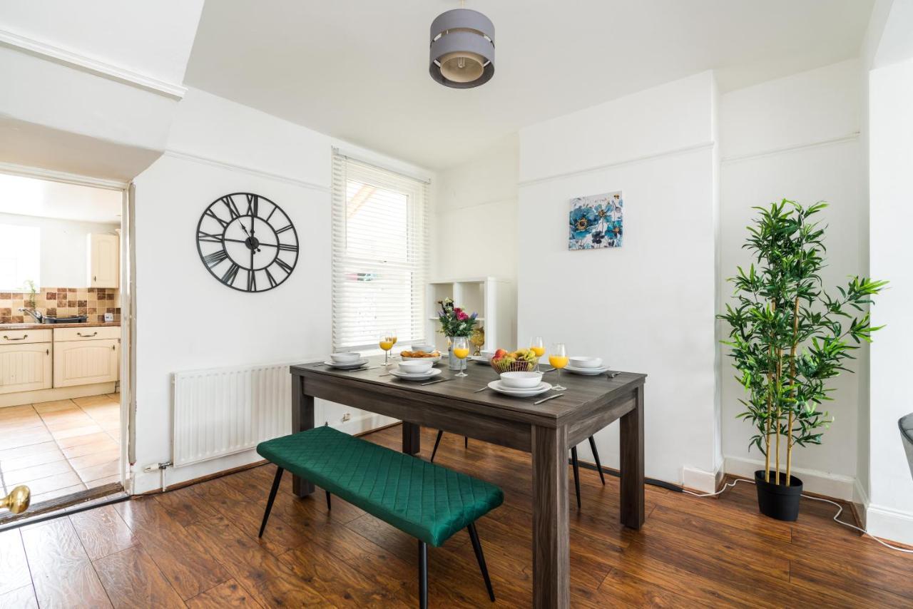 Edridge Lodge Photo Id Required Кройдон Екстериор снимка